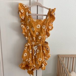 Emma Jean VGUC Daisy floral muslin ruffle open Criss cross back romper playsuit